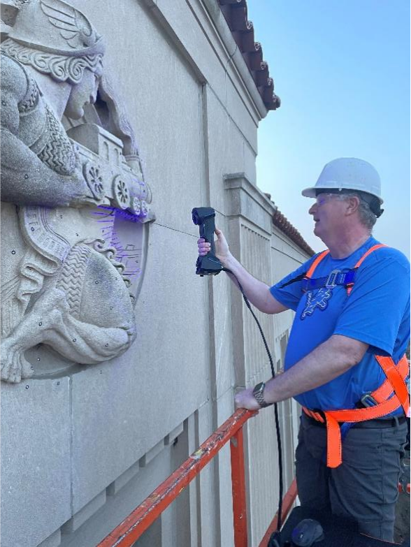 3D Scanning a carving on the exterior wall using FreeScan UE Pro