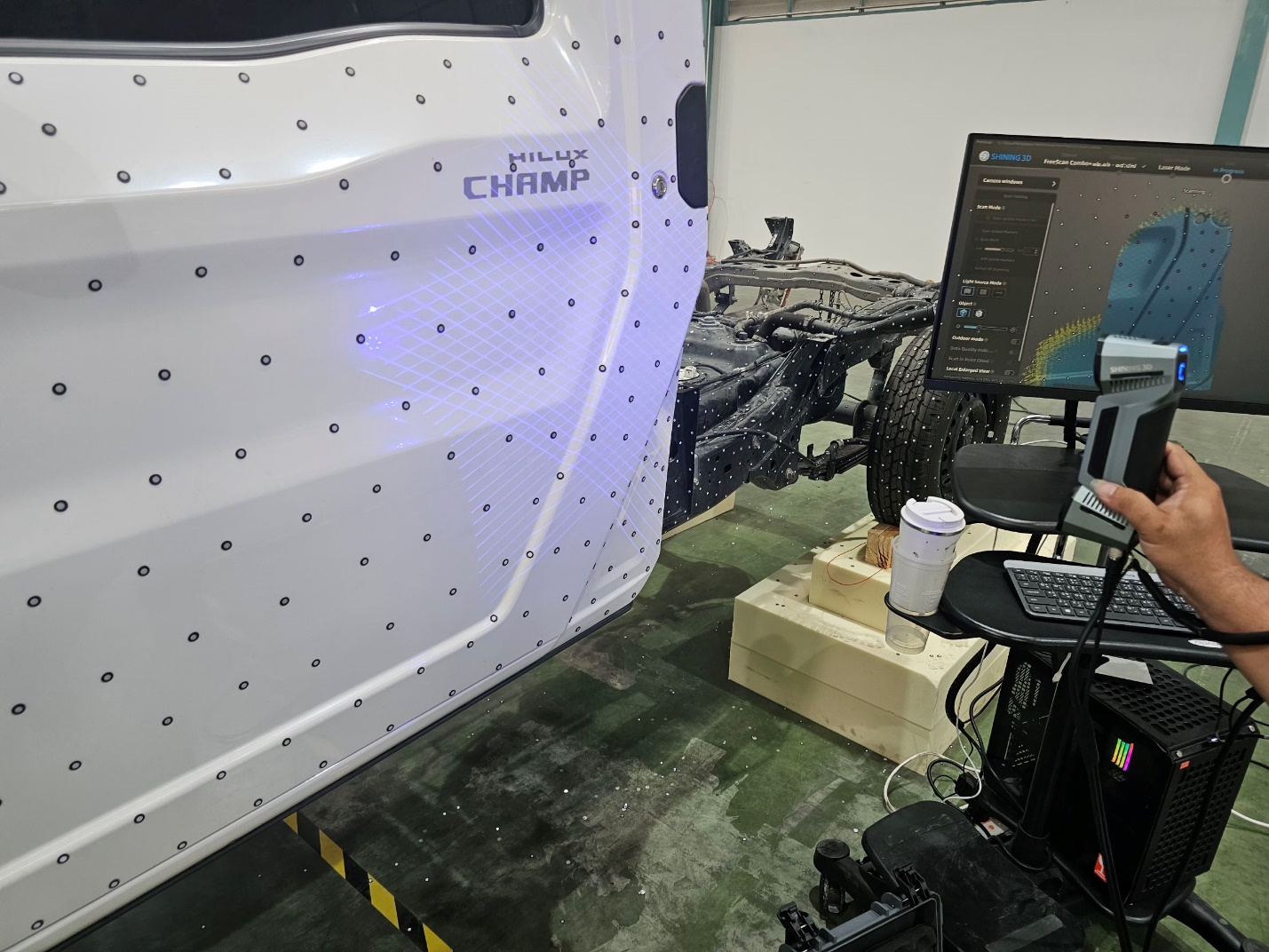 3D Scanning the car body with FreeScan Combo series