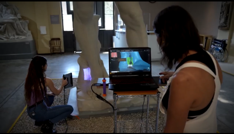 Denise and Gisela carrying out the 3D scanning process at the Cárcova Museum.