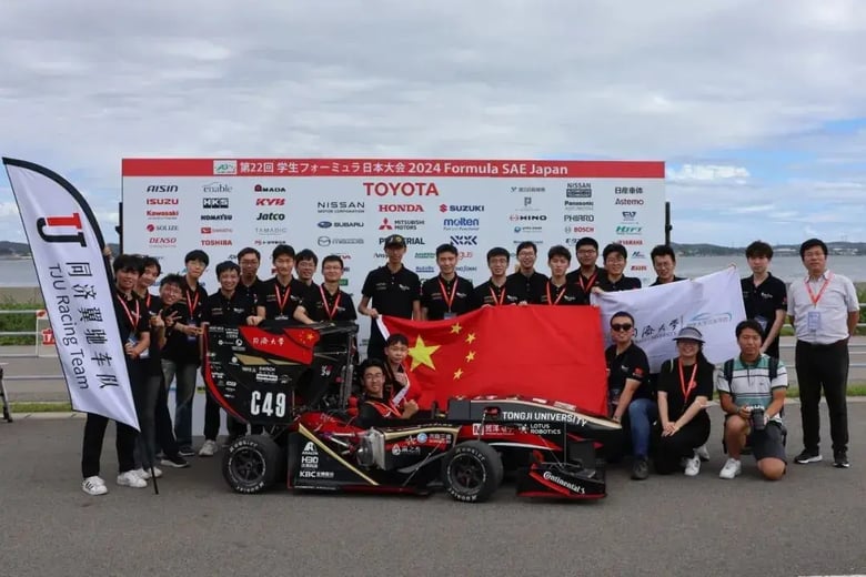 Group photo of all participants from the TJURacing team