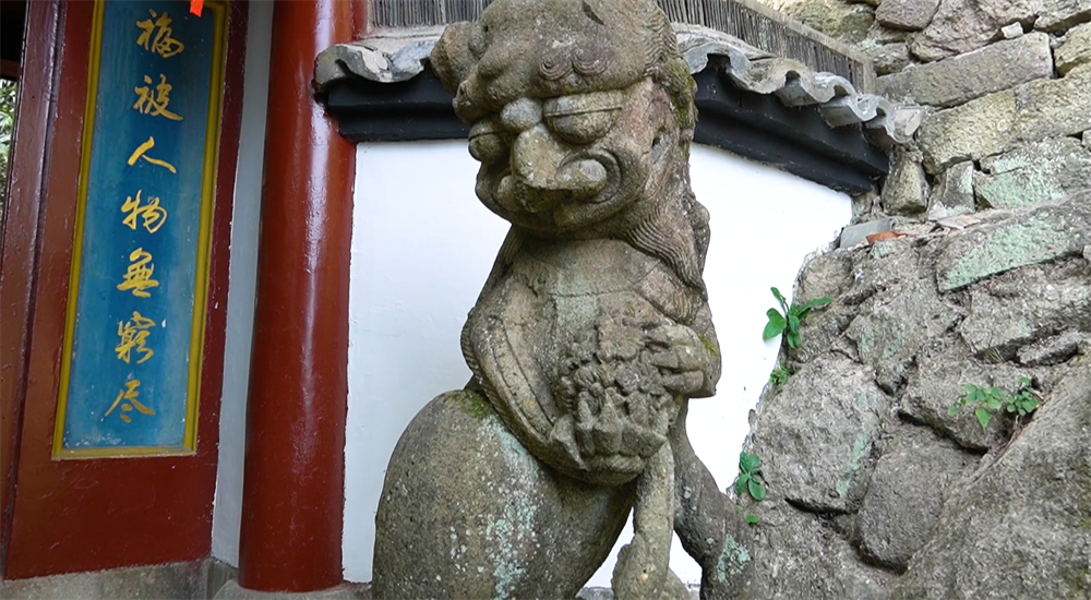 The stone line at the temple’s entrance